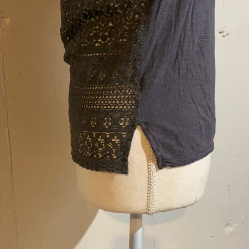 Aerie Short Sleeve Wide Scoop Neck Eyelet Front Side Slits Gray Top Size XS - Picture 5 of 7